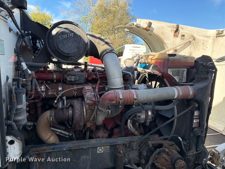 image for item FG3026 2013 Peterbilt 367 fuel truck