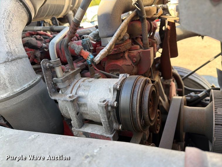 image for item FG3026 2013 Peterbilt 367 fuel truck