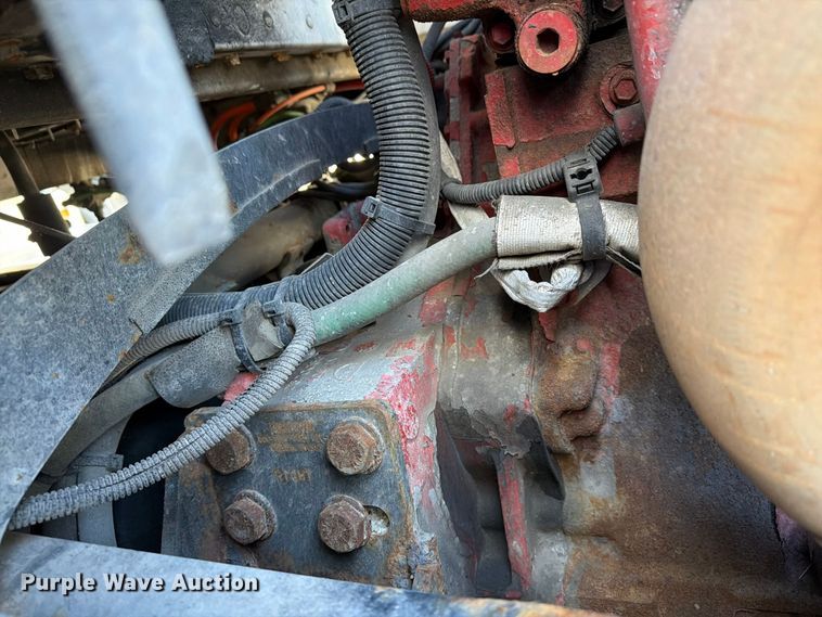 image for item FG3026 2013 Peterbilt 367 fuel truck
