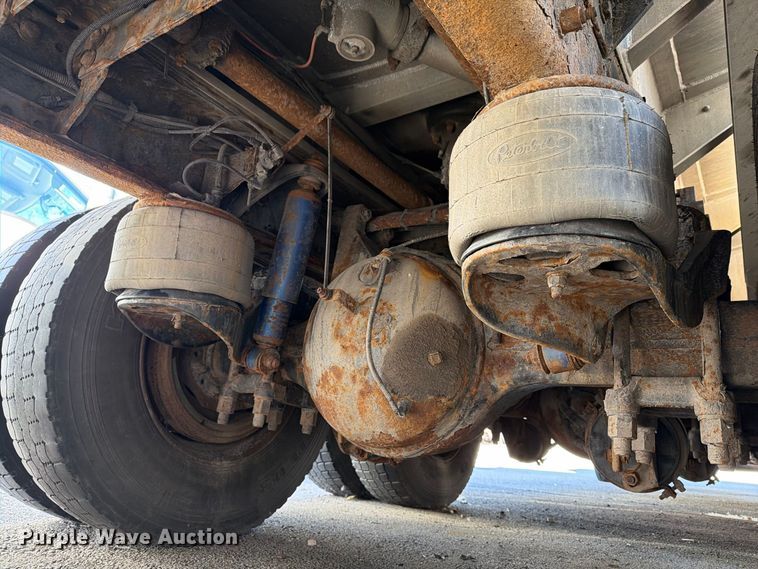 image for item FG3026 2013 Peterbilt 367 fuel truck