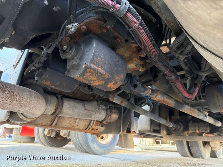 image for item FG3026 2013 Peterbilt 367 fuel truck