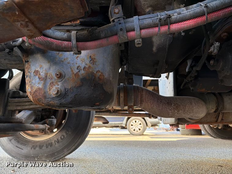 image for item FG3026 2013 Peterbilt 367 fuel truck