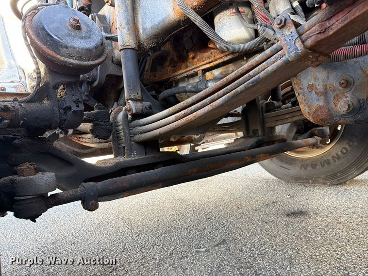 image for item FG3026 2013 Peterbilt 367 fuel truck