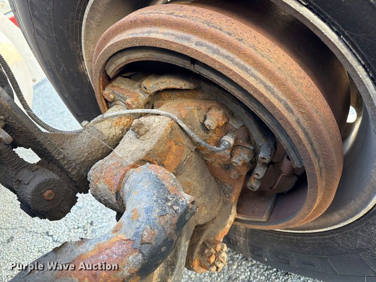 image for item FG3026 2013 Peterbilt 367 fuel truck