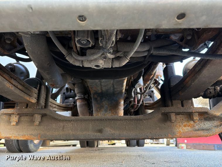 image for item FG3026 2013 Peterbilt 367 fuel truck