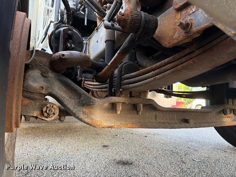 image for item FG3026 2013 Peterbilt 367 fuel truck