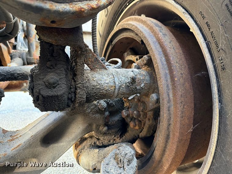 image for item FG3026 2013 Peterbilt 367 fuel truck
