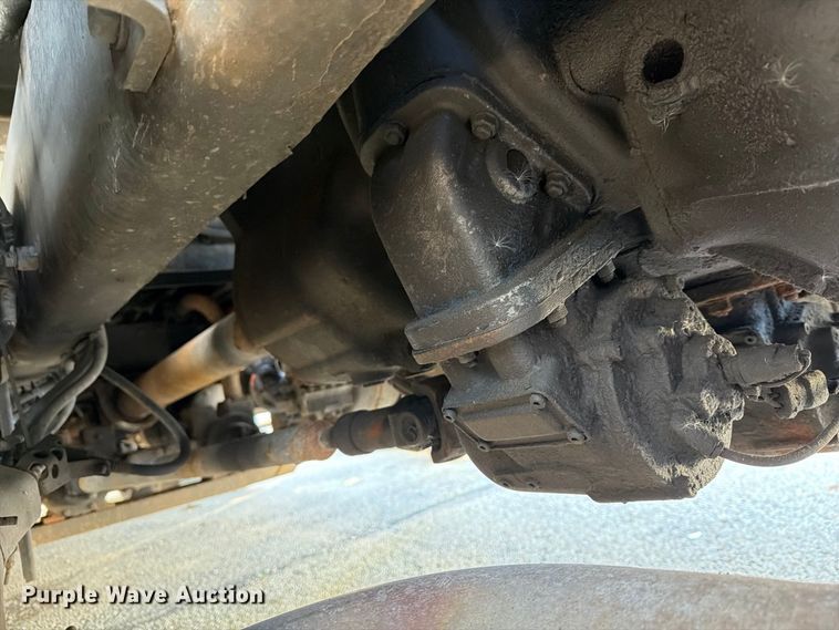 image for item FG3026 2013 Peterbilt 367 fuel truck