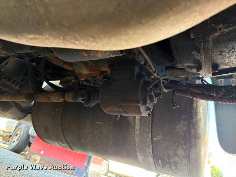 image for item FG3026 2013 Peterbilt 367 fuel truck