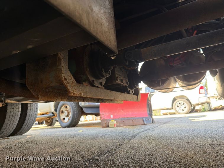 image for item FG3026 2013 Peterbilt 367 fuel truck