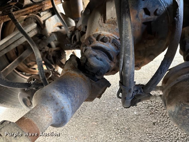 image for item FG3026 2013 Peterbilt 367 fuel truck