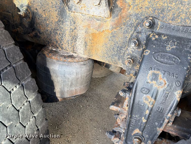 image for item FG3026 2013 Peterbilt 367 fuel truck