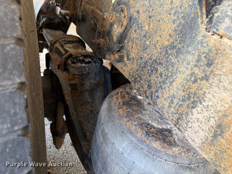 image for item FG3026 2013 Peterbilt 367 fuel truck