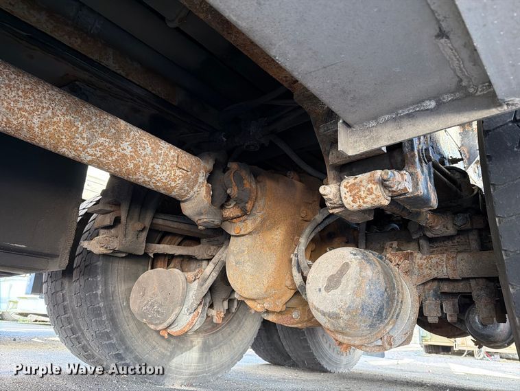 image for item FG3026 2013 Peterbilt 367 fuel truck