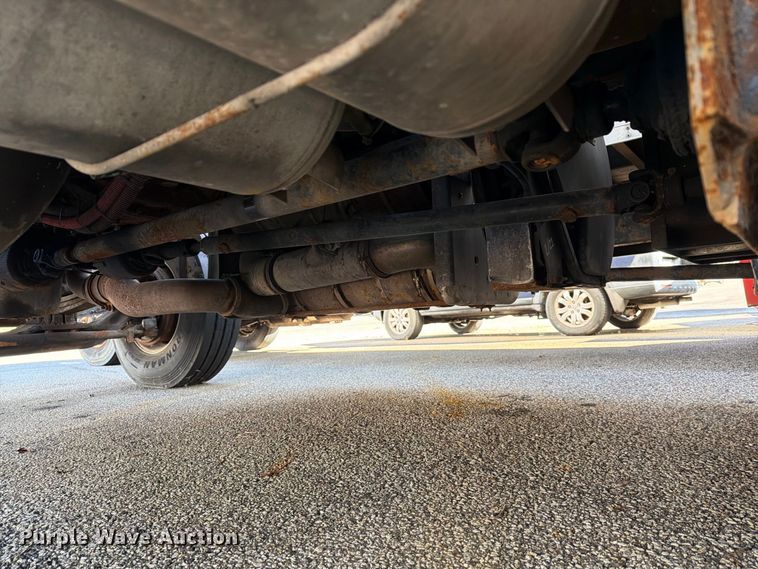 image for item FG3026 2013 Peterbilt 367 fuel truck