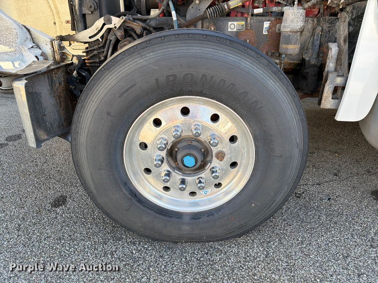 image for item FG3026 2013 Peterbilt 367 fuel truck