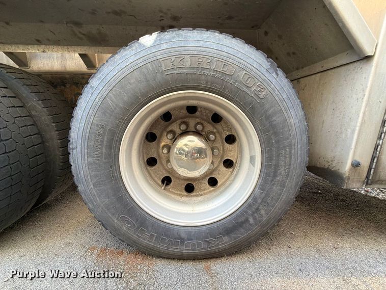 image for item FG3026 2013 Peterbilt 367 fuel truck