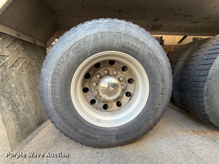 image for item FG3026 2013 Peterbilt 367 fuel truck