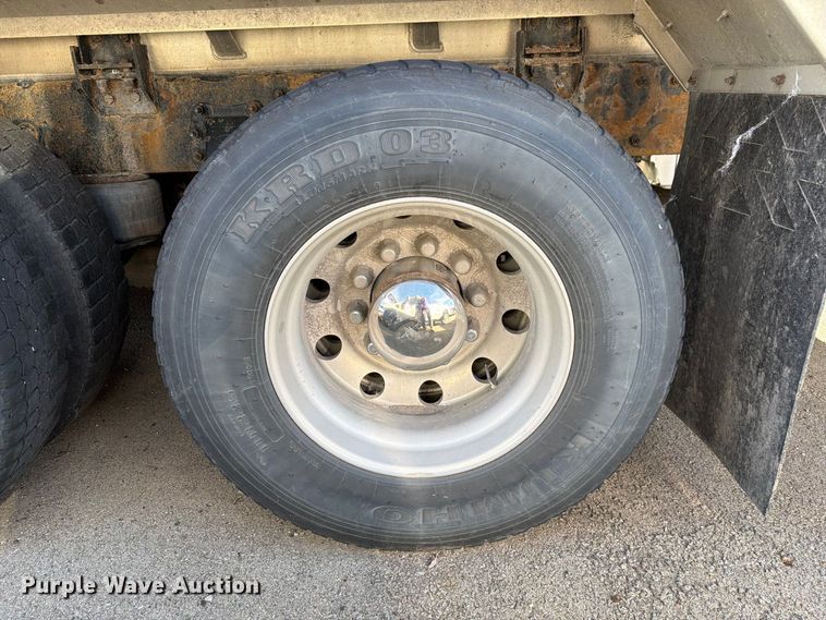 image for item FG3026 2013 Peterbilt 367 fuel truck