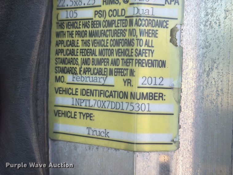 image for item FG3026 2013 Peterbilt 367 fuel truck