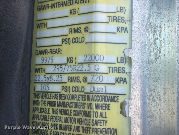 image for item FG3026 2013 Peterbilt 367 fuel truck