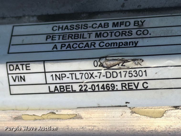 image for item FG3026 2013 Peterbilt 367 fuel truck
