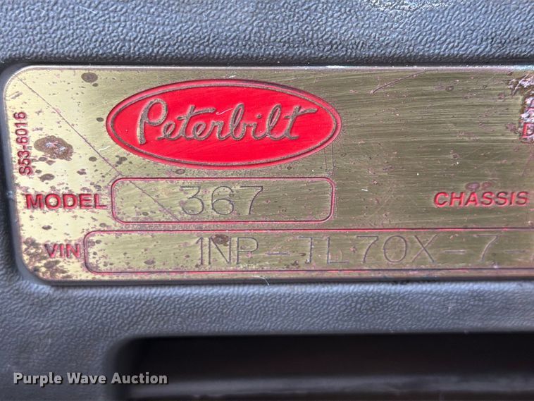 image for item FG3026 2013 Peterbilt 367 fuel truck