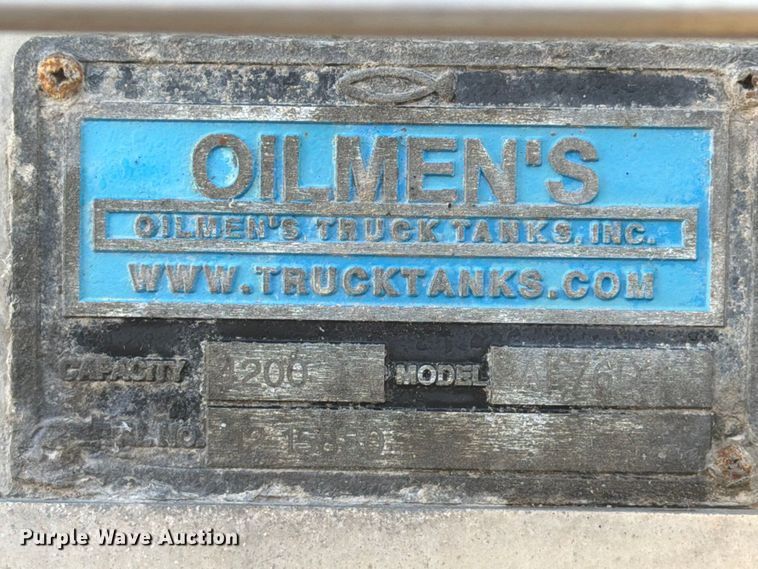image for item FG3026 2013 Peterbilt 367 fuel truck