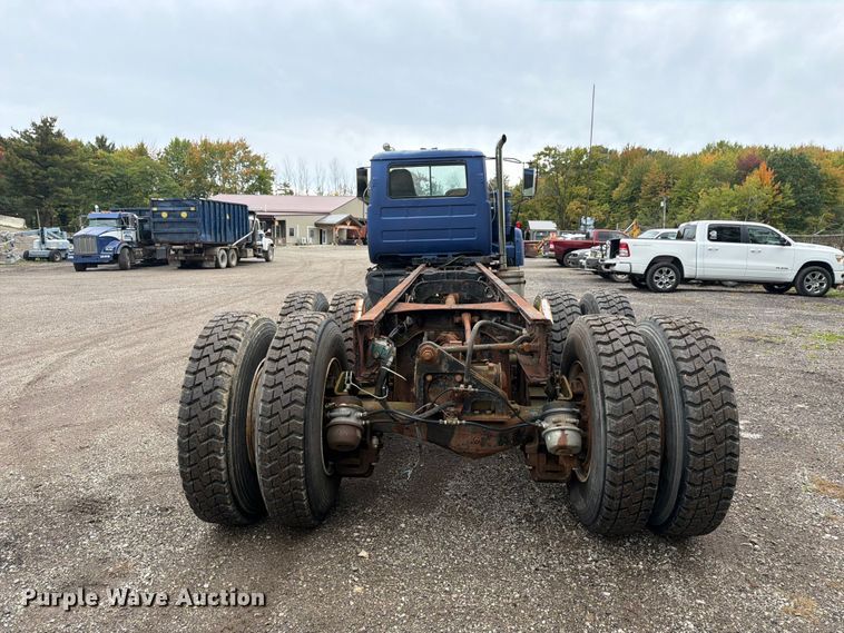image for item FG3034 1987 Mack DM685S truck cab and chassis