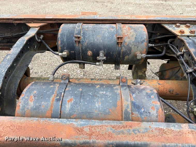 image for item FG3034 1987 Mack DM685S truck cab and chassis