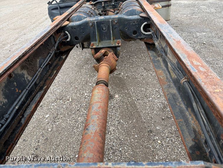 image for item FG3034 1987 Mack DM685S truck cab and chassis