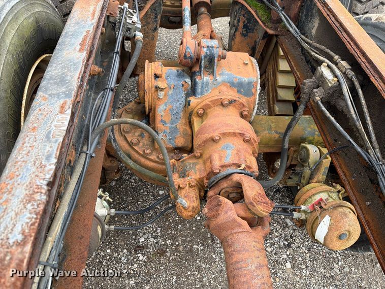 image for item FG3034 1987 Mack DM685S truck cab and chassis