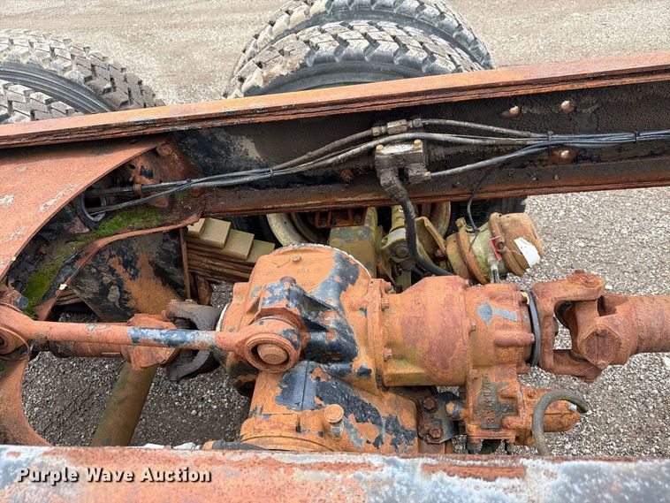 image for item FG3034 1987 Mack DM685S truck cab and chassis
