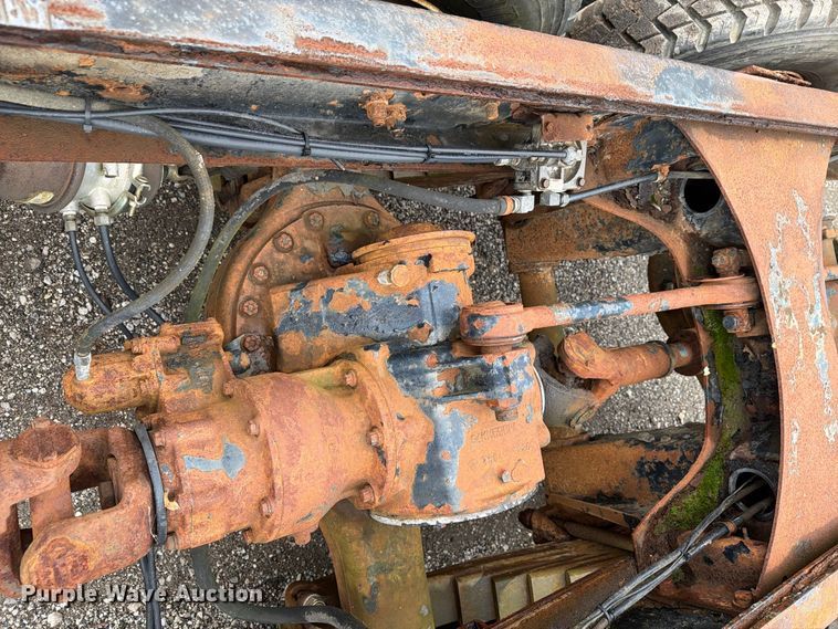 image for item FG3034 1987 Mack DM685S truck cab and chassis