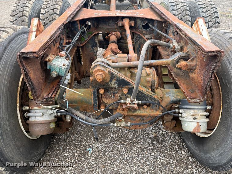 image for item FG3034 1987 Mack DM685S truck cab and chassis