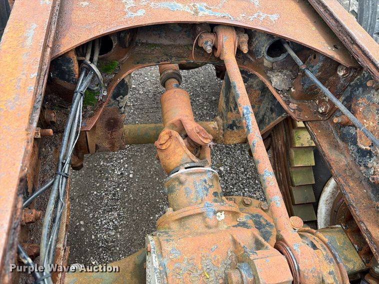 image for item FG3034 1987 Mack DM685S truck cab and chassis