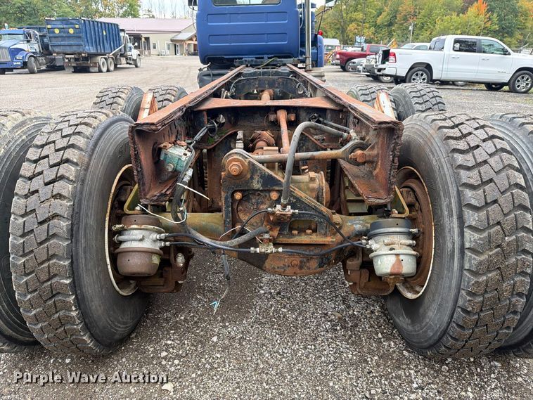 image for item FG3034 1987 Mack DM685S truck cab and chassis
