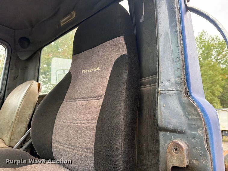 image for item FG3034 1987 Mack DM685S truck cab and chassis