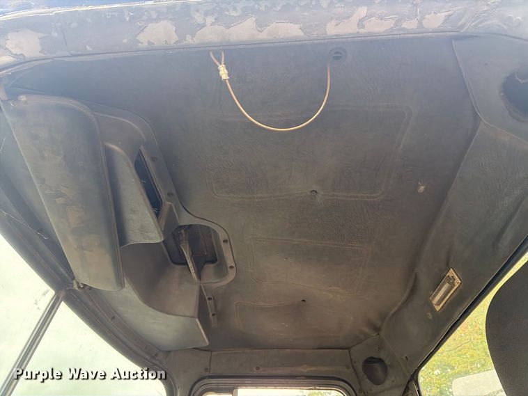 image for item FG3034 1987 Mack DM685S truck cab and chassis