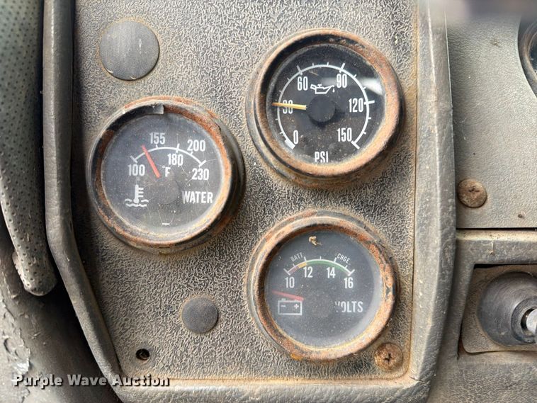 image for item FG3034 1987 Mack DM685S truck cab and chassis