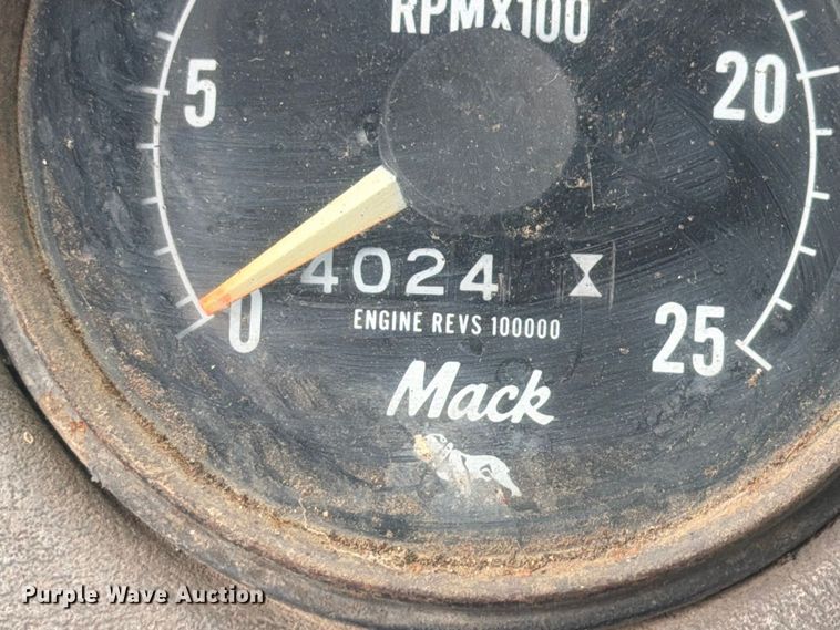 image for item FG3034 1987 Mack DM685S truck cab and chassis