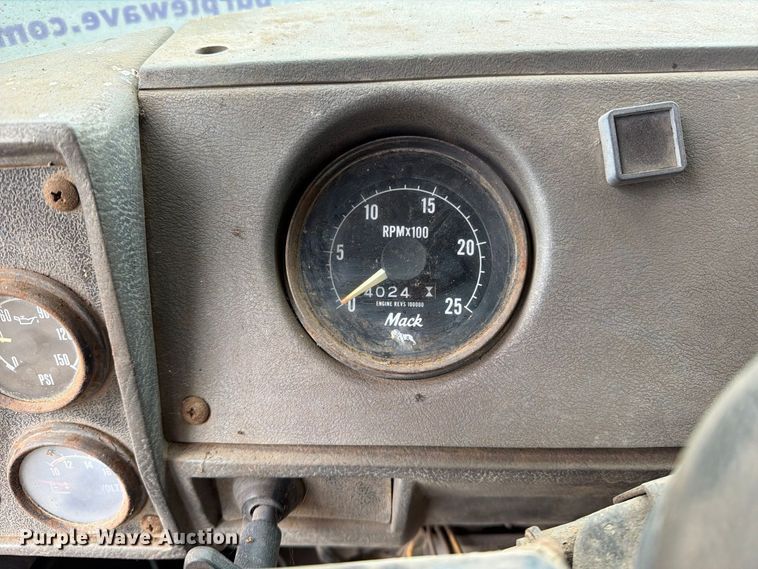 image for item FG3034 1987 Mack DM685S truck cab and chassis