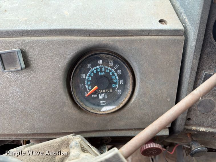 image for item FG3034 1987 Mack DM685S truck cab and chassis