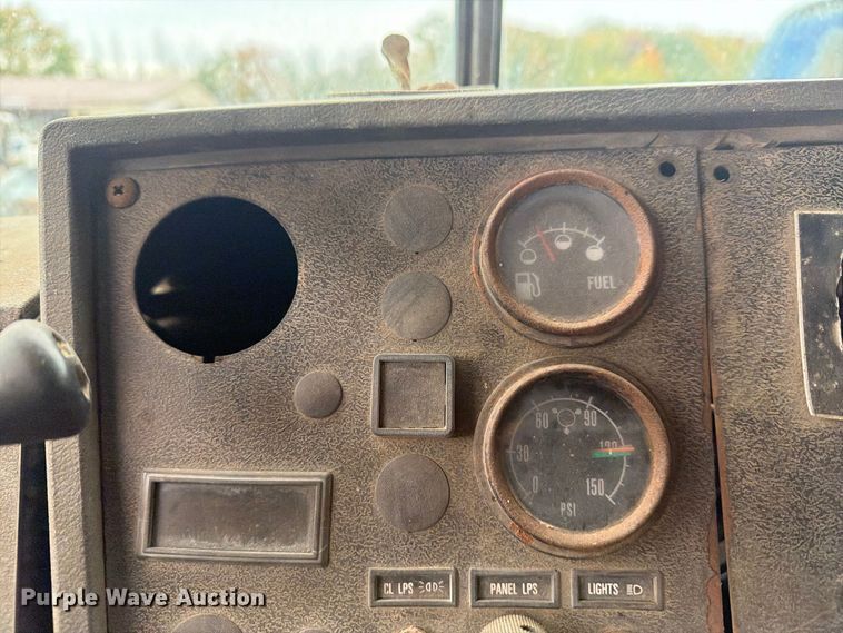 image for item FG3034 1987 Mack DM685S truck cab and chassis