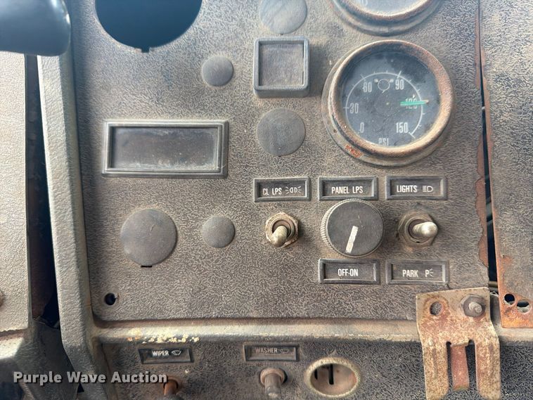 image for item FG3034 1987 Mack DM685S truck cab and chassis