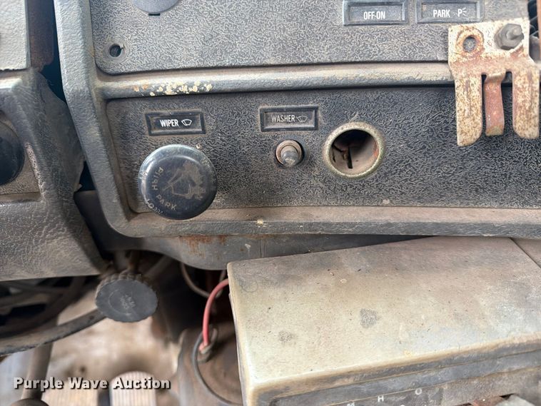 image for item FG3034 1987 Mack DM685S truck cab and chassis