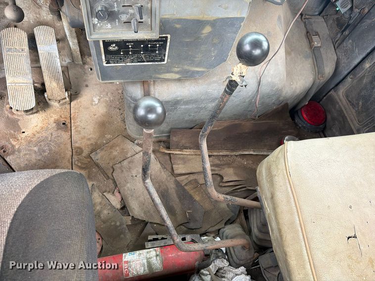 image for item FG3034 1987 Mack DM685S truck cab and chassis