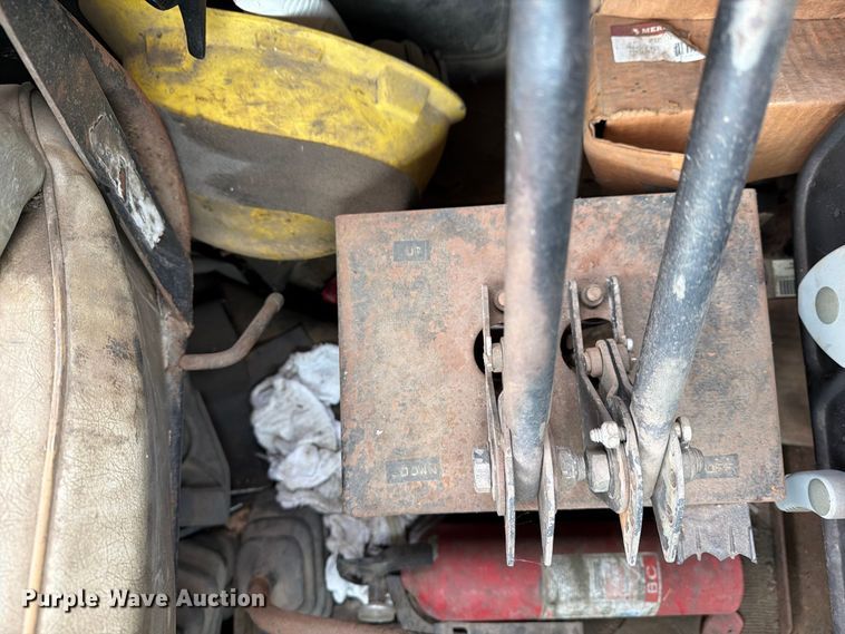 image for item FG3034 1987 Mack DM685S truck cab and chassis