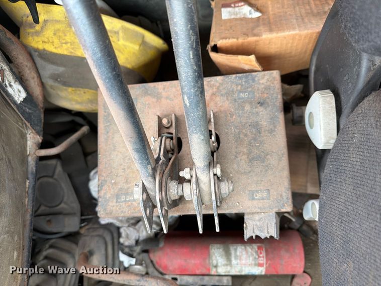 image for item FG3034 1987 Mack DM685S truck cab and chassis