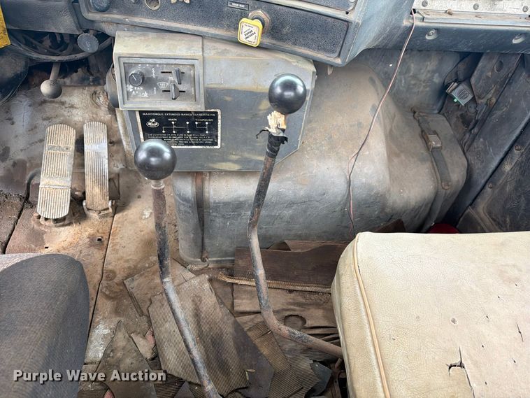 image for item FG3034 1987 Mack DM685S truck cab and chassis